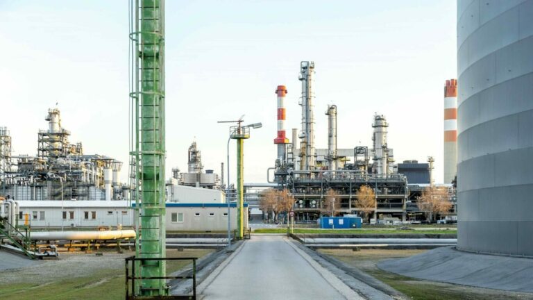 Refinery of the future Transforming Turnaround Management - Banner Image